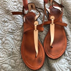 Frye T sandal 9